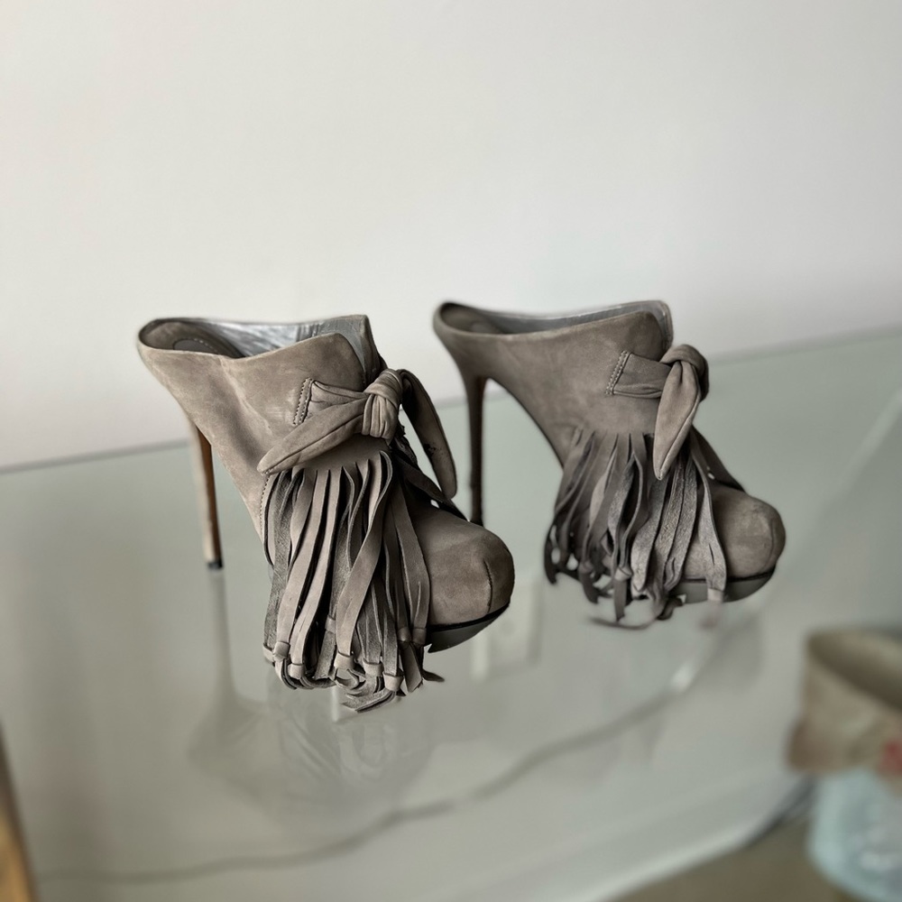 Collectors Item! Dearly departed designer Camilla Skovgaard famous tassel Mules